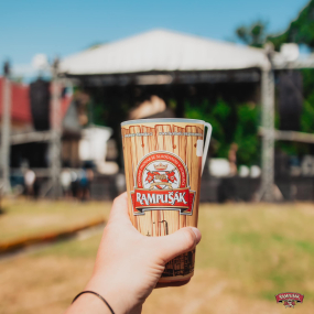 VSTUPENKY NA MÍSTĚ K DOSTÁNÍ!