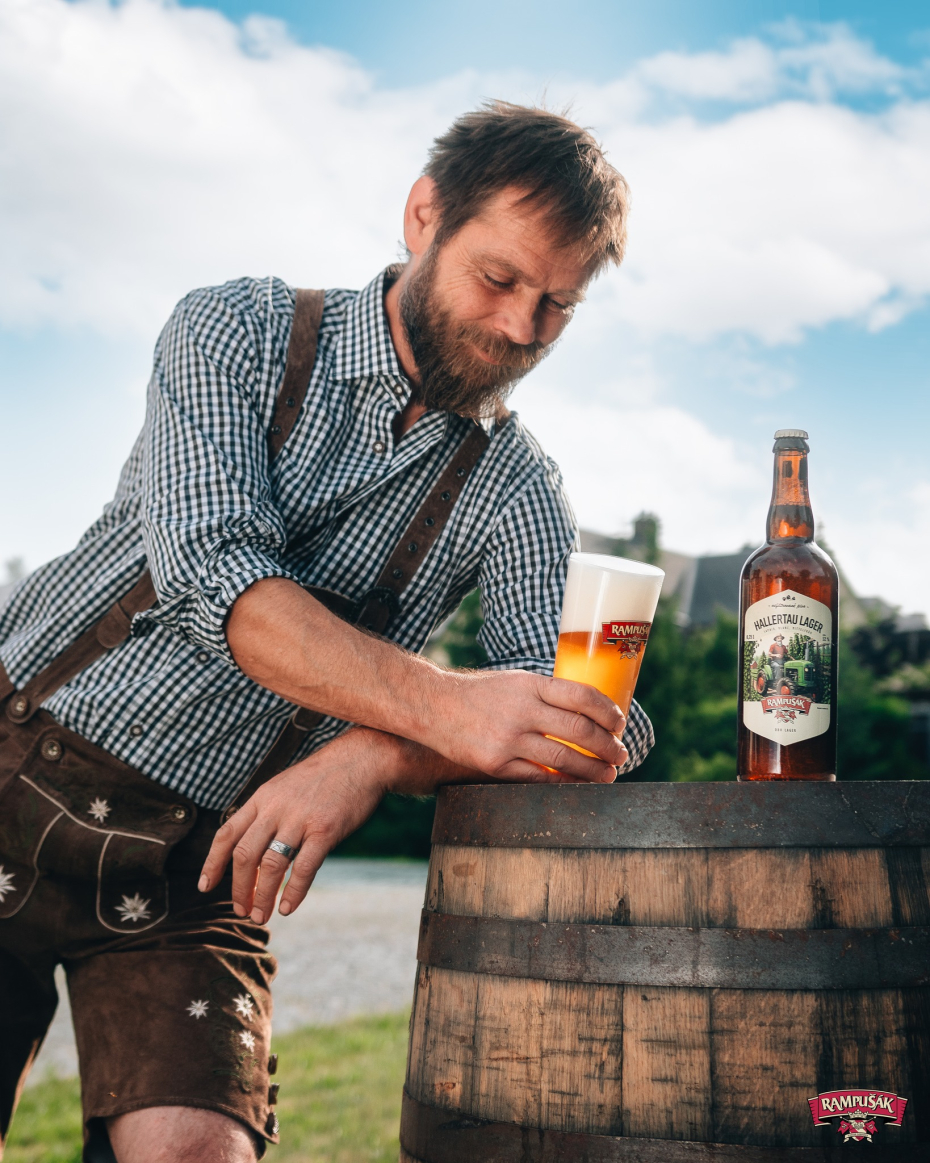 HALLERTAU LAGER JE VENKU!